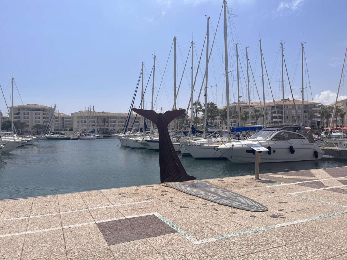 Studio Cabine A 200M De Port Frejus, Plage, Commerces, Terrasse, 4 Couchages, Menage Inclus - Fr-1-226A-31 Exterior photo