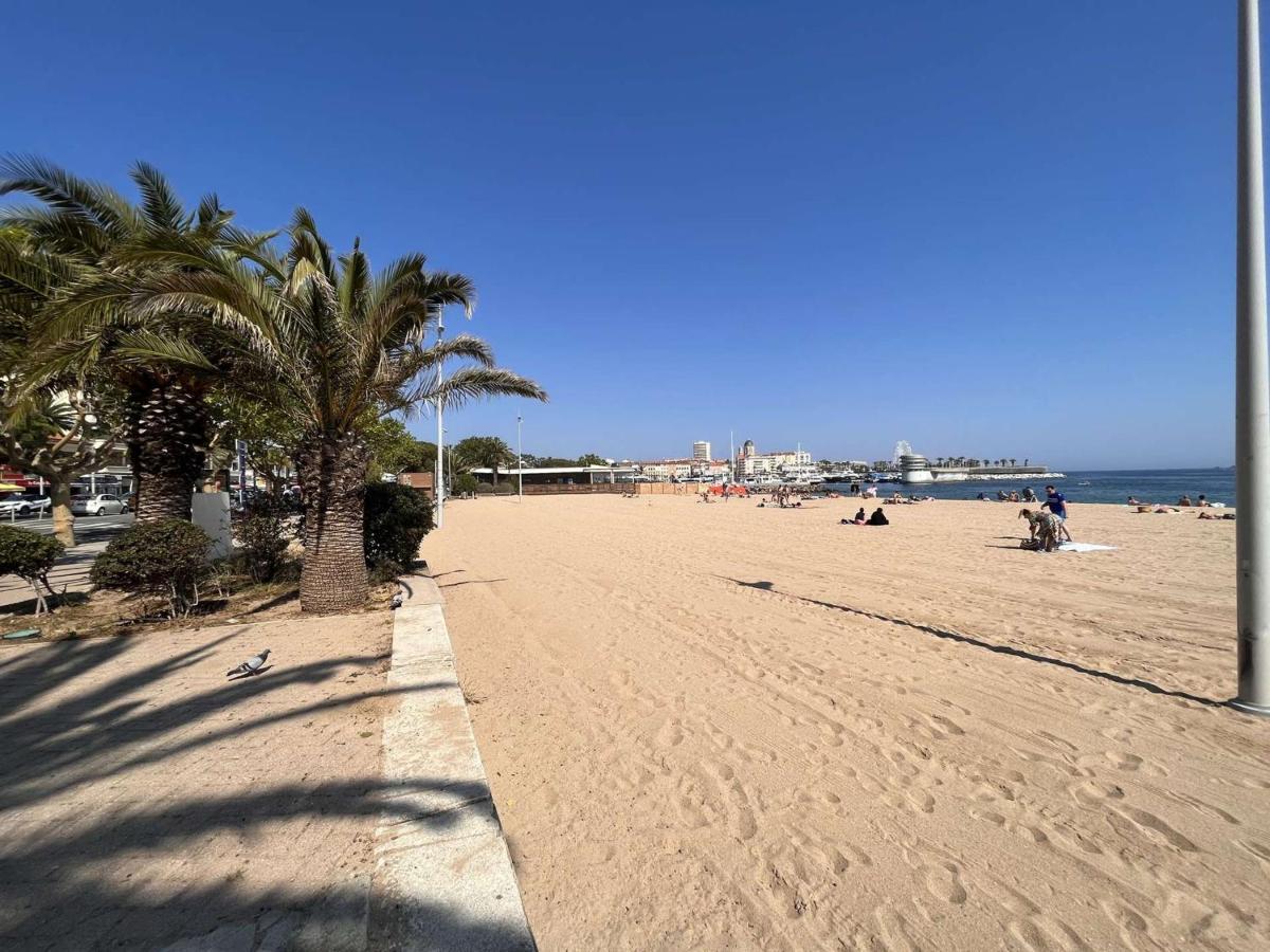 Studio Cabine A 200M De Port Frejus, Plage, Commerces, Terrasse, 4 Couchages, Menage Inclus - Fr-1-226A-31 Exterior photo